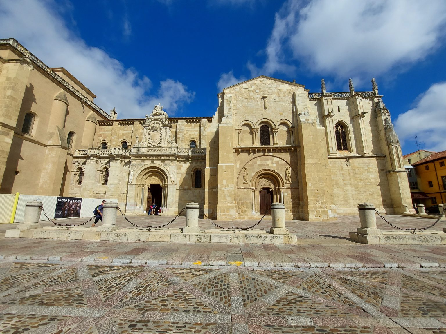 The Basilica of San Isidoro de Leon Part 1: Exterior and Interior